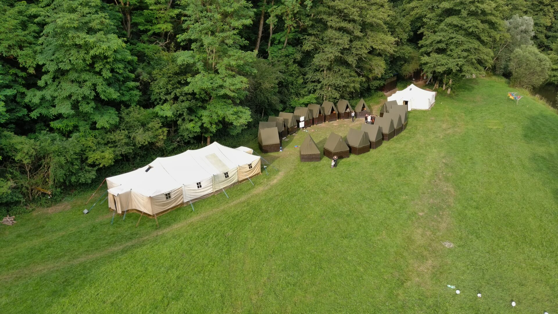Tábor z dronu